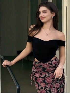 Black Off-Shoulder Crop Top - Women